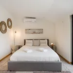 Sunny One Bedroom *