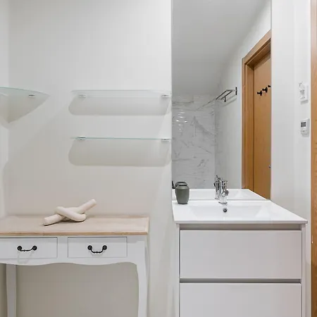 Sunny One Bedroom Porto