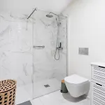 Sunny One Bedroom Διαμέρισμα *