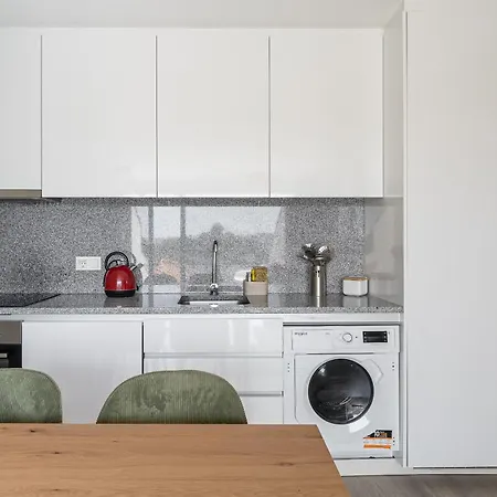 Sunny One Bedroom Appartement