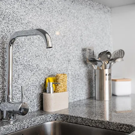 Sunny One Bedroom Porto