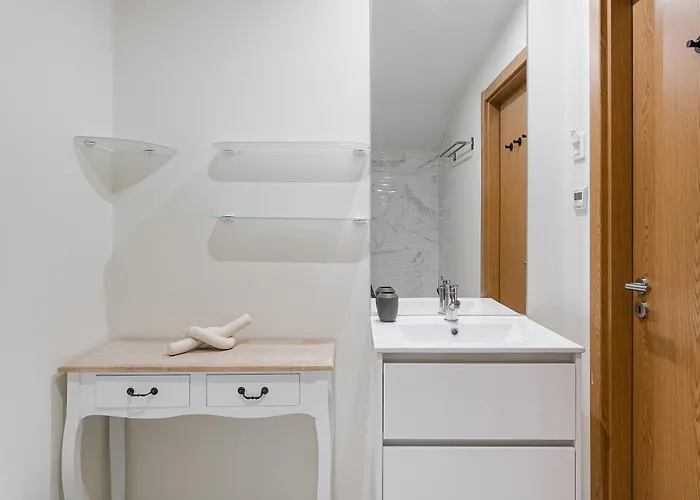 Sunny One Bedroom Porto