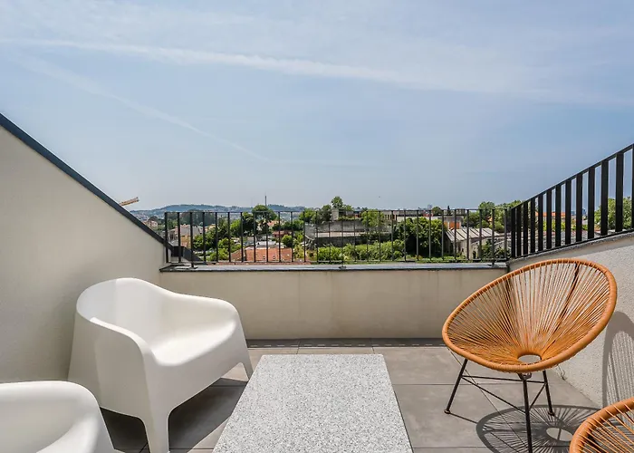 Sunny One Bedroom דירה *