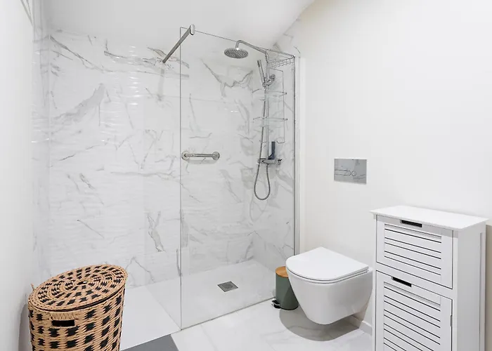 Sunny One Bedroom Apartman *