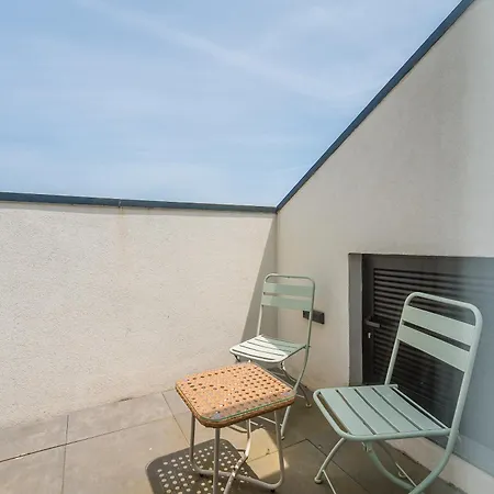 Sunny One Bedroom